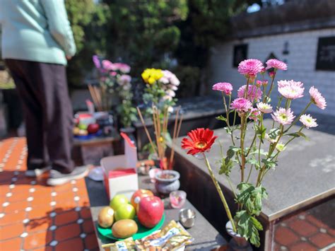 清明祭祖|清明節拜拜怎麼準備？掃墓、靈骨塔祭祖順序 謝沅。